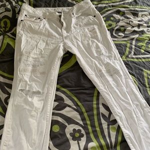 Crop cut up jean. White
